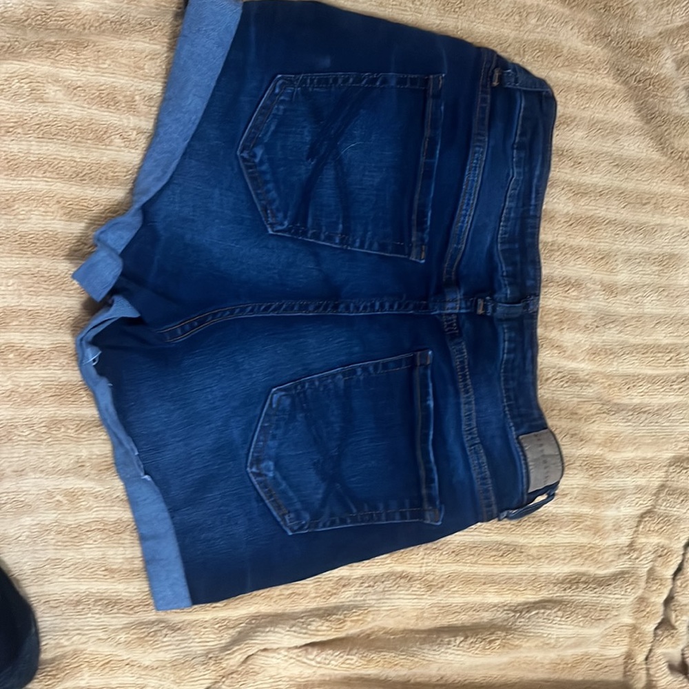 barely worn - Picture 2 of 2
